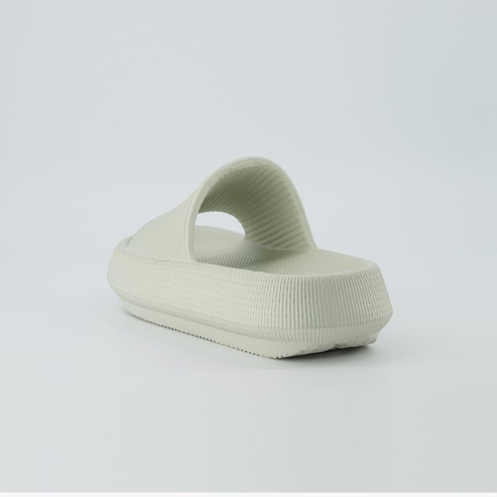 NEW~ CUSHIONAIRE Feather Cloud Recovery Slide Sandals with+Comfort SIZE 7 - Picture 6 of 7